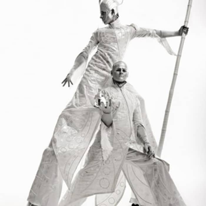 Stilt Walker / Crystal Ball Jugglers